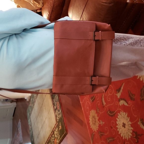 Gorgeous leather shoulder bag - Picture 11 of 14